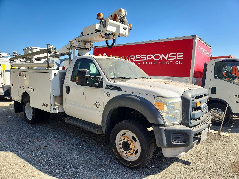 2014 Ford F-450 VIN 1FDUF4GT5EEA94440 COPART salvage auction — MINOR DENT/SCRATCHES, OH - CERTIFICATE OF TITLE, sold $9,700 on 2026-07-27 (photo 4)