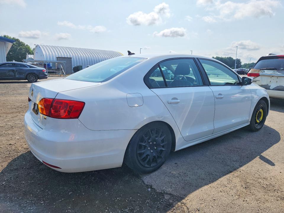 2014 Volkswagen Jetta VIN 3VWD17AJXEM294572 COPART salvage auction — MINOR DENT/SCRATCHES, Ma - Certificate Of Title (P), sold $1,100 on 2026-08-17 (photo 3)