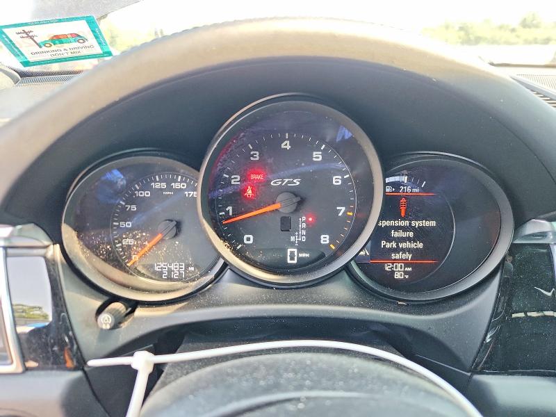 2017 Porsche Macan VIN WP1AG2A56HLB53075 COPART salvage auction — MINOR DENT/SCRATCHES, Nj - Certificate Of Title, sold $3,700 on 2026-07-31 (photo 9)