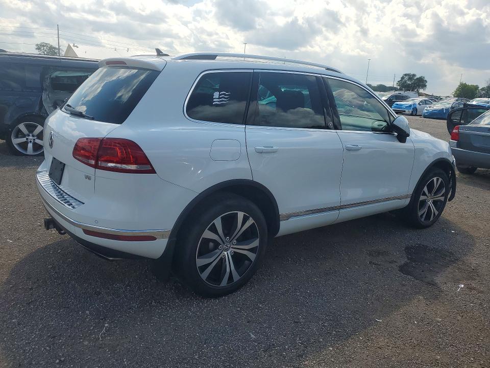 2017 Volkswagen Touareg VIN WVGRF7BP1HD006060 COPART salvage auction — FRONT END, Ia - Cert Of Title-Salvage Title, sold $1,300 on 2026-07-31 (photo 3)