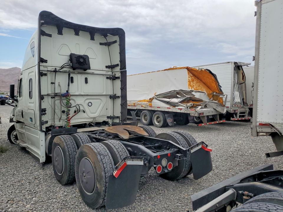 2026 Freightliner Cascadia 126 VIN 3AKJHHDR3TSWP9587 COPART salvage auction — FRONT END, NV - SALVAGE TITLE, sold $51,000 on 2026-08-27 (photo 2)