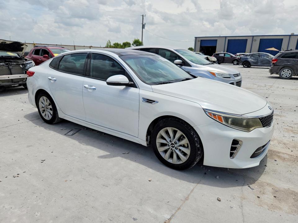 2017 Kia Optima VIN 5XXGU4L30HG124070 COPART salvage auction — NORMAL WEAR, Tx - Certificate Of Title, sold $2,000 on 2026-07-31 (photo 4)