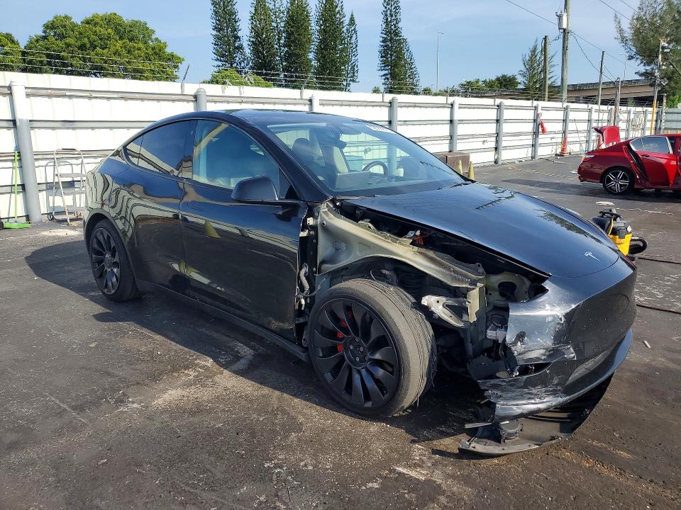 2022 Tesla Model y VIN 7SAYGDEF0NF392251 COPART salvage auction — FRONT END, FL, sold $0 on 2026-10-16 (photo 4)
