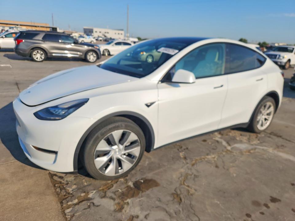 2022 Tesla Model y VIN 7SAYGDEE2NF419618 COPART salvage auction — WATER/FLOOD, Tx - Cert Of Title-Reblt Slvg Flood (P), sold $6,900 on 2026-07-16 (photo 1)