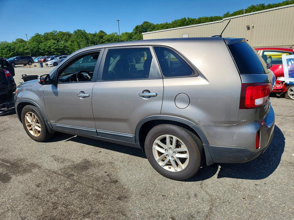 2015 Kia Sorento VIN 5XYKTCA67FG560315 COPART salvage auction — NORMAL WEAR, Ct - Certificate Of Title, sold $1,175 on 2026-08-02 (photo 2)