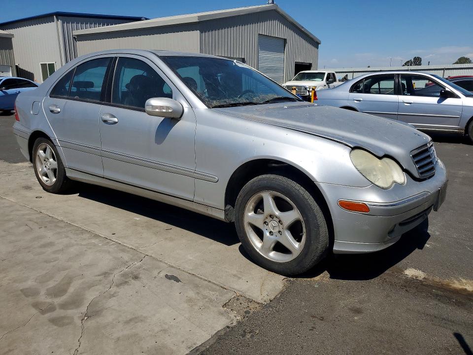 2001 Mercedes-benz C class VIN WDBRF61J11F037653 COPART salvage auction — DAMAGE HISTORY, Ca - Dlr/Dis/Exp Only Salvage Title, sold $325 on 2026-07-20 (photo 4)