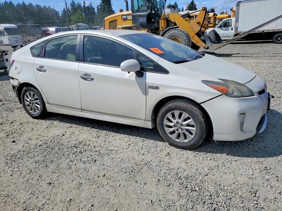 2014 Toyota Prius VIN JTDKN3DP1E3054643 COPART salvage auction — REAR END, WA - BILL OF SALE, sold $2,400 on 2026-07-28 (photo 4)