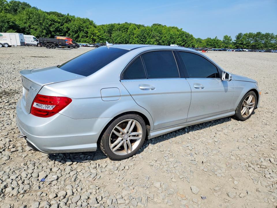 2014 Mercedes-benz C-klasse VIN WDDGF8ABXEA957772 COPART salvage auction — WATER/FLOOD, Nj - Cert Of Title-Salvage Flood, sold $1,275 on 2026-08-08 (photo 3)