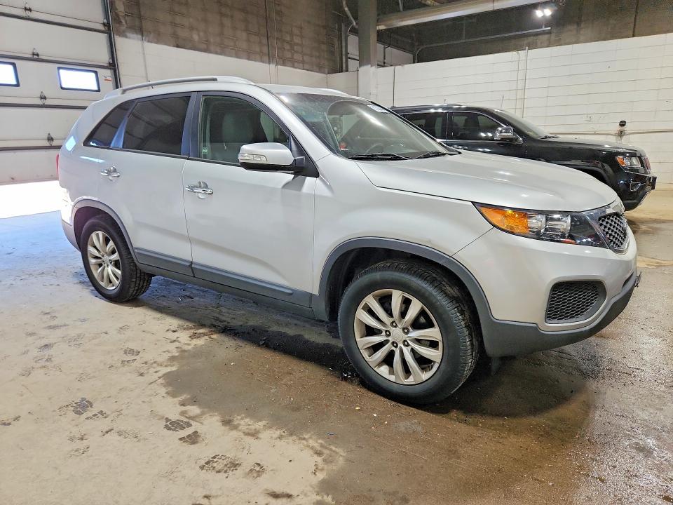 2011 Kia Sorento VIN 5XYKT4A25BG054088 COPART salvage auction — MINOR DENT/SCRATCHES, CA - NON PUBLIC CLEAN TITLE, sold $250 on 2026-07-21 (photo 4)