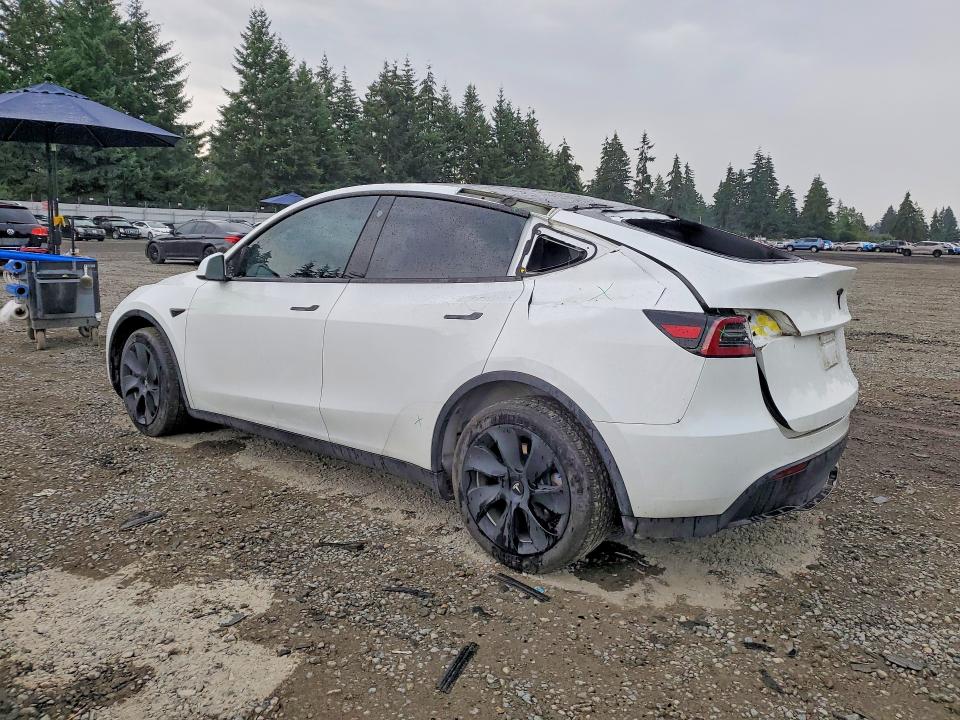 2023 Tesla Model y VIN 7SAYGDEEXPF682572 COPART salvage auction — REAR END, Salvage Title, sold $2,600 on 2026-07-21 (photo 2)