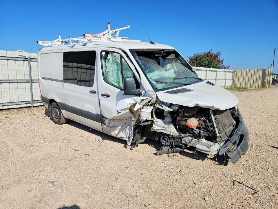 2023 Mercedes-benz Sprinter VIN W1Y4NBHY9PT121753 COPART salvage auction — FRONT END, Tx - Salvage Vehicle Title, sold $225 on 2026-07-29 (photo 4)