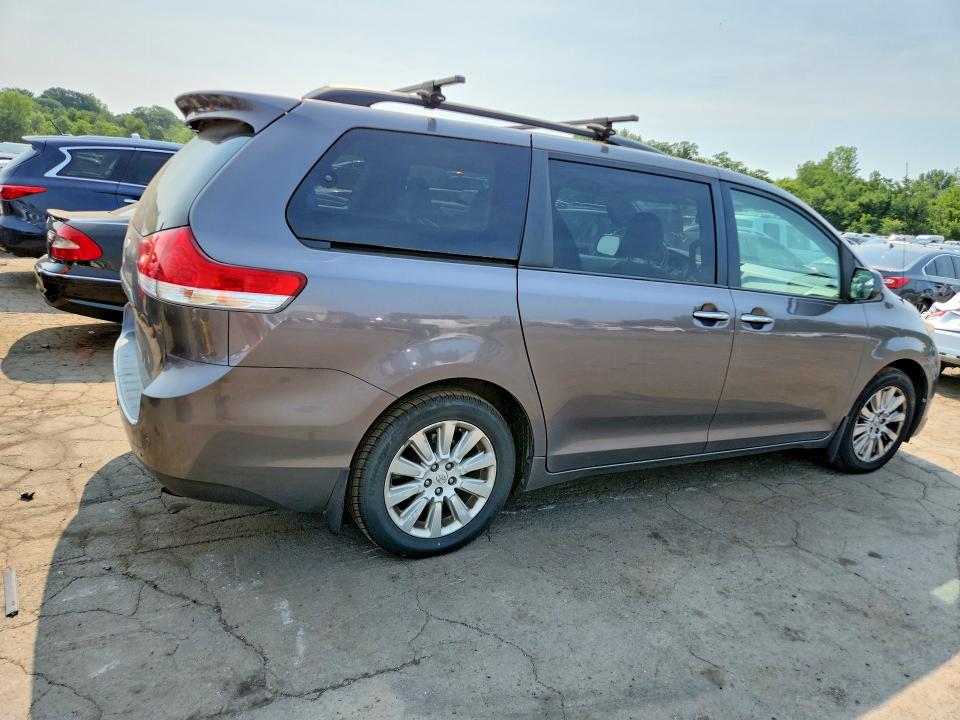 2013 Toyota Sienna VIN 5TDDK3DCXDS051221 COPART salvage auction — MINOR DENT/SCRATCHES, Ct - Certificate Of Title, sold $1,250 on 2026-07-17 (photo 3)