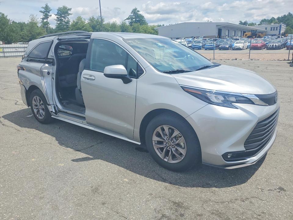 2025 Toyota Sienna VIN 5TDYRKEC2SS228752 COPART salvage auction — SIDE, FL - CERTIFICATE OF TITLE, sold $9,600 on 2026-07-27 (photo 4)