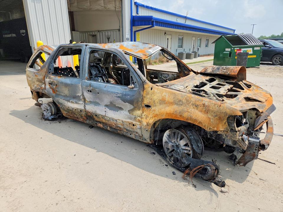 2006 Mercury Mariner VIN 4M2YU56136DJ00271 COPART salvage auction — BURN, WI - JUNKED VEHICLE BILL OF SALE, sold $275 on 2026-07-22 (photo 4)