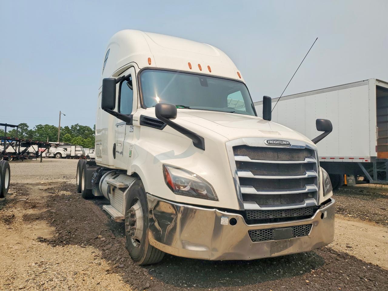 2019 Freightliner All other VIN 3AKJHHDR0KSKP0705 COPART salvage auction — Minor Dent/Scratches, NJ - CERTIFICATE OF TITLE, sold $9,500 on 2026-08-14 (photo 4)