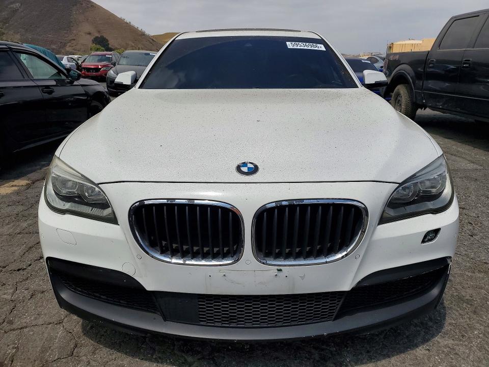 2015 BMW 7er VIN WBAYE8C53FD781878 COPART salvage auction — MINOR DENT/SCRATCHES, Ca - Dis/Dlr/Exp Only Clean Title, sold $900 on 2026-07-30 (photo 5)