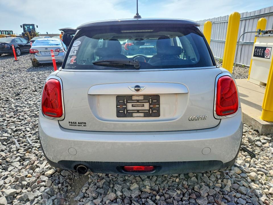 2015 Mini Cooper VIN WMWXM5C50F3A56986 COPART salvage auction — MINOR DENT/SCRATCHES, Wi - Junked Vehicle Bill Of Sale, sold $1,200 on 2026-08-17 (photo 6)