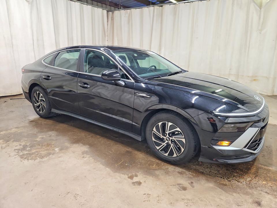 2026 Hyundai Sonata hybrid VIN KMHL24JJ8TA172714 COPART salvage auction — WATER/FLOOD, FL - CERT OF TITLE-SLVG REBLD FLOOD (P), sold $8,900 on 2026-07-27 (photo 4)