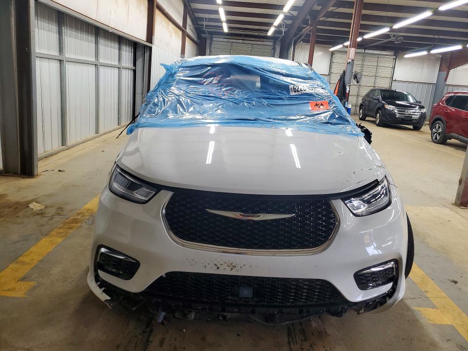 2025 Chrysler Pacifica VIN 2C4RC1S78SR565524 COPART salvage auction — ROLLOVER, Fl - Certificate Of Destruction, sold $7,700 on 2026-09-17 (photo 5)