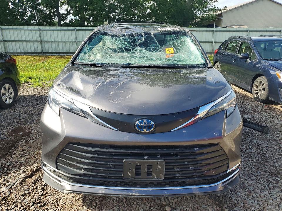 2024 Toyota Sienna VIN 5TDJSKFC9RS129960 COPART salvage auction — ROLLOVER, NY - MV-907A SALVAGE CERTIFICATE, sold $4,850 on 2026-07-27 (photo 5)