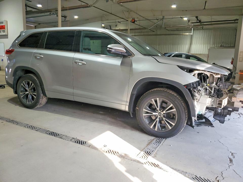 2018 Toyota Highlander VIN 5TDBZRFH5JS805880 COPART salvage auction — FRONT END, Pa - Certificate Of Salvage, sold $8,600 on 2026-07-20 (photo 4)