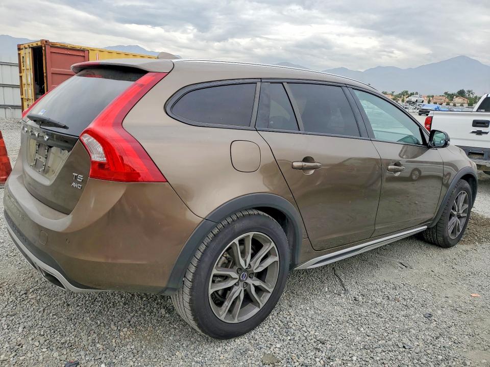 2018 Volvo V60 VIN YV440MWK9J2058483 COPART salvage auction — WATER/FLOOD, Salvage Title, sold $2,400 on 2026-07-22 (photo 3)