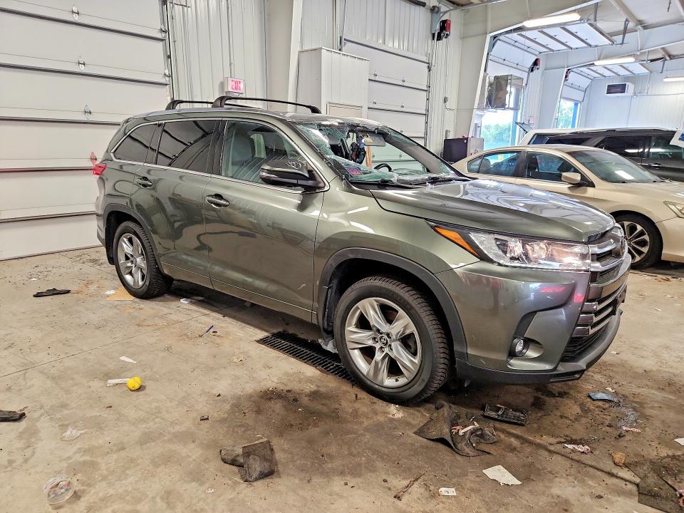 2019 Toyota Highlander VIN 5TDDZRFH7KS925531 COPART salvage auction — VANDALISM, Mn - Cert Of Title-Salvage, sold $1,100 on 2026-07-28 (photo 4)