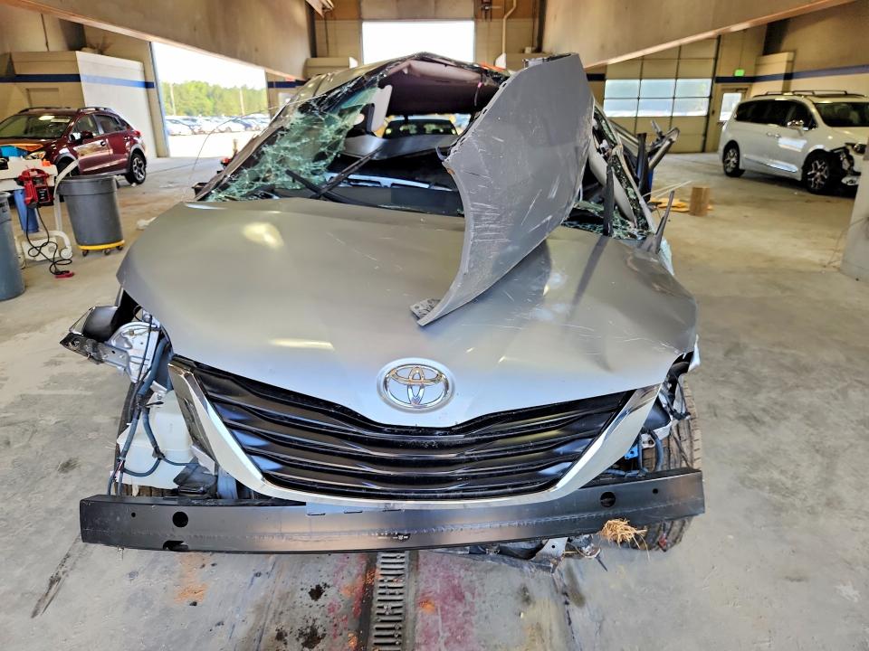 2013 Toyota Sienna VIN 5TDKK3DC4DS398048 COPART salvage auction — ALL OVER, Va - Cert Of Title - Salvage, sold $550 on 2026-07-10 (photo 5)