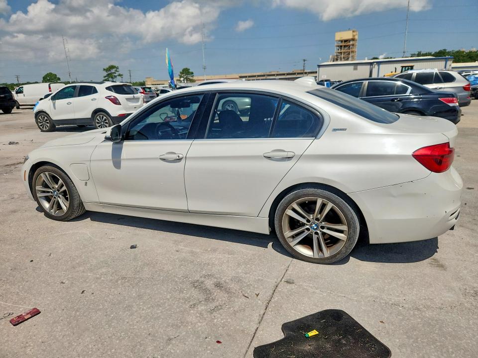 2017 BMW 3er VIN WBA8E1C52HK480041 COPART salvage auction — MINOR DENT/SCRATCHES, La - Permit To Sell (P), sold $1,850 on 2026-08-03 (photo 2)