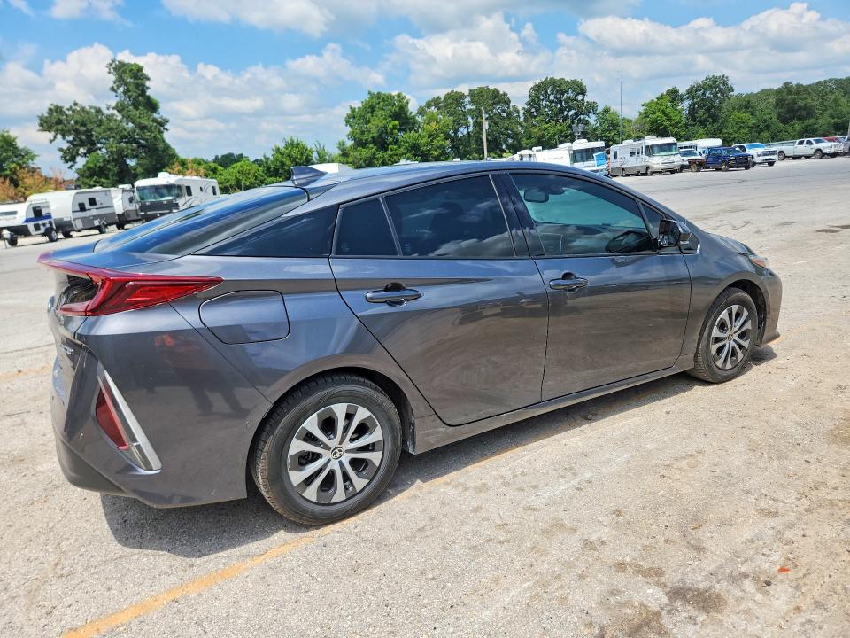 2020 Toyota Prius VIN JTDKARFP0L3152569 COPART salvage auction — MINOR DENT/SCRATCHES, Mo - Cert Of Title-Prior Salvage, sold $11,400 on 2026-07-27 (photo 3)