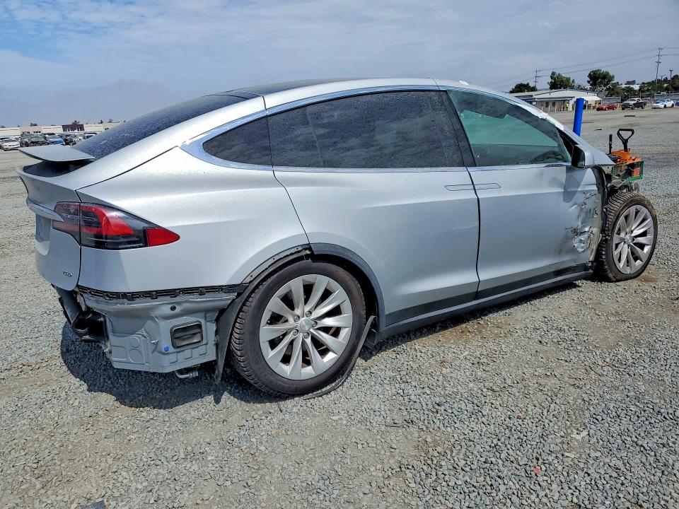 2016 Tesla Model x VIN 5YJXCAE24GF019426 COPART salvage auction — FRONT END, CA - SALVAGE CERTIFICATE, sold $4,100 on 2026-07-29 (photo 3)