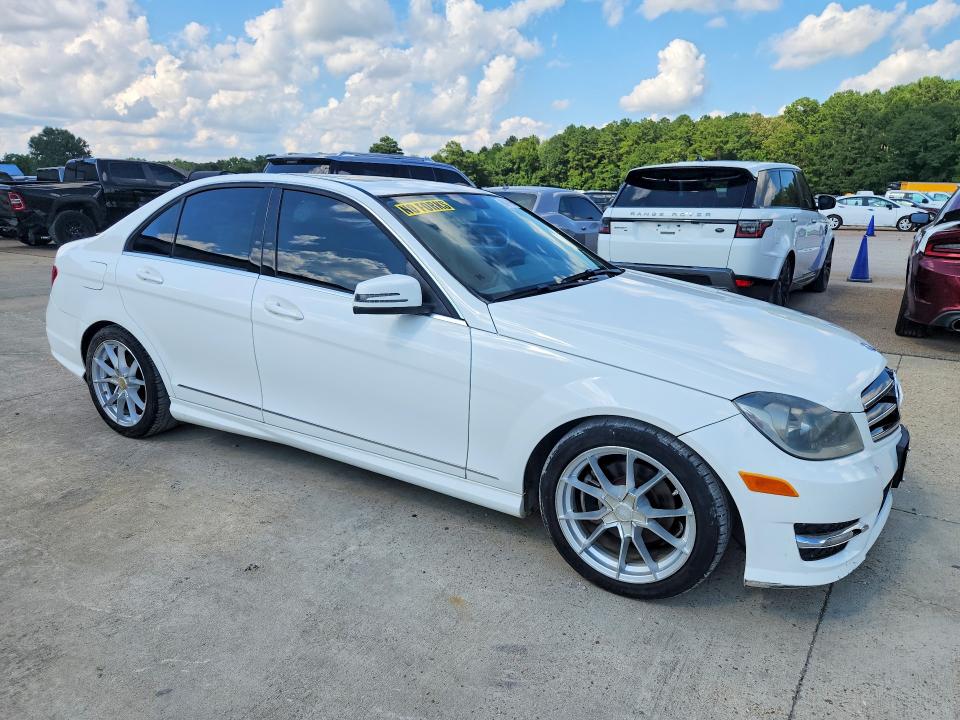 2014 Mercedes-benz C-klasse VIN WDDGF4HB2EG192522 COPART salvage auction — MINOR DENT/SCRATCHES, Ms - Certificate Of Title, sold $800 on 2026-07-31 (photo 4)