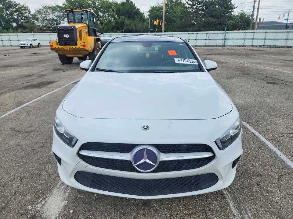 2019 Mercedes-benz A-klasse VIN WDD3G4EBXKW020708 COPART salvage auction — MINOR DENT/SCRATCHES, Va - Certificate Of Title (P), sold $7,700 on 2026-08-06 (photo 5)