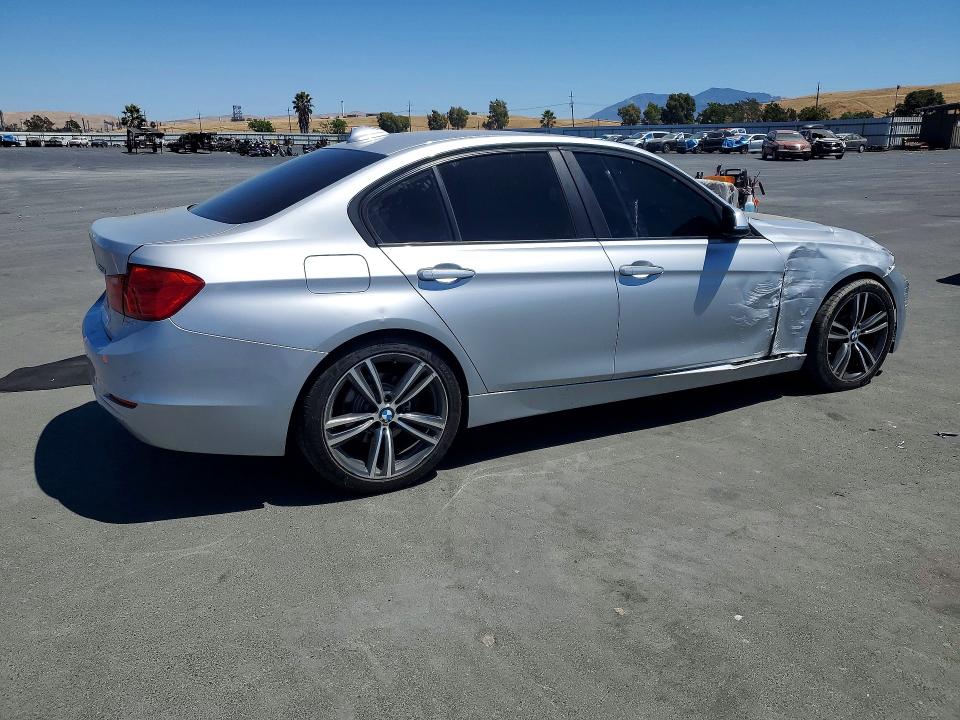 2014 BMW 3er VIN WBA3A5G56ENP27160 COPART salvage auction — FRONT END, Ca - Salvage Certificate, sold $2,250 on 2026-08-10 (photo 3)