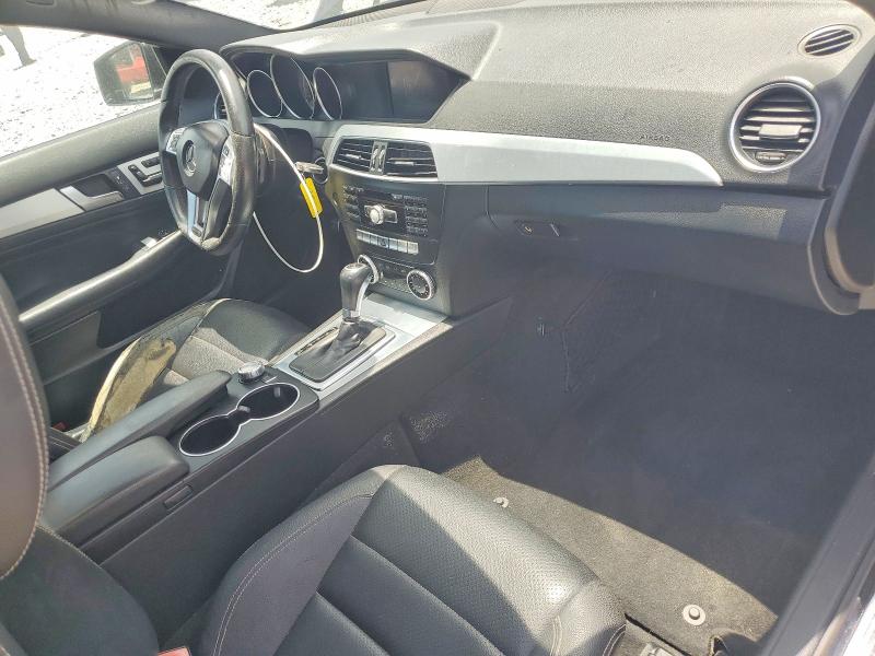 2015 Mercedes-benz C-klasse VIN WDDGJ4HB3FG415988 COPART salvage auction — NORMAL WEAR, Fl - Certificate Of Title, sold $1,300 on 2026-07-31 (photo 8)