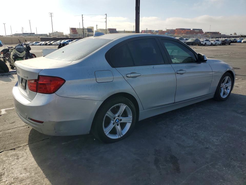 2013 BMW 3er VIN WBA3C1G53DNR44988 COPART salvage auction — UNDERCARRIAGE, CA - SALVAGE CERTIFICATE, sold $925 on 2026-08-21 (photo 3)