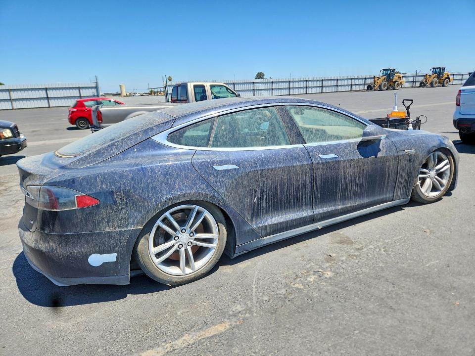 2013 Tesla Model s VIN 5YJSA1CG2DFP04938 COPART salvage auction — MECHANICAL, Ca - Dis/Dlr/Exp Only Clean Title, sold $850 on 2026-07-09 (photo 3)