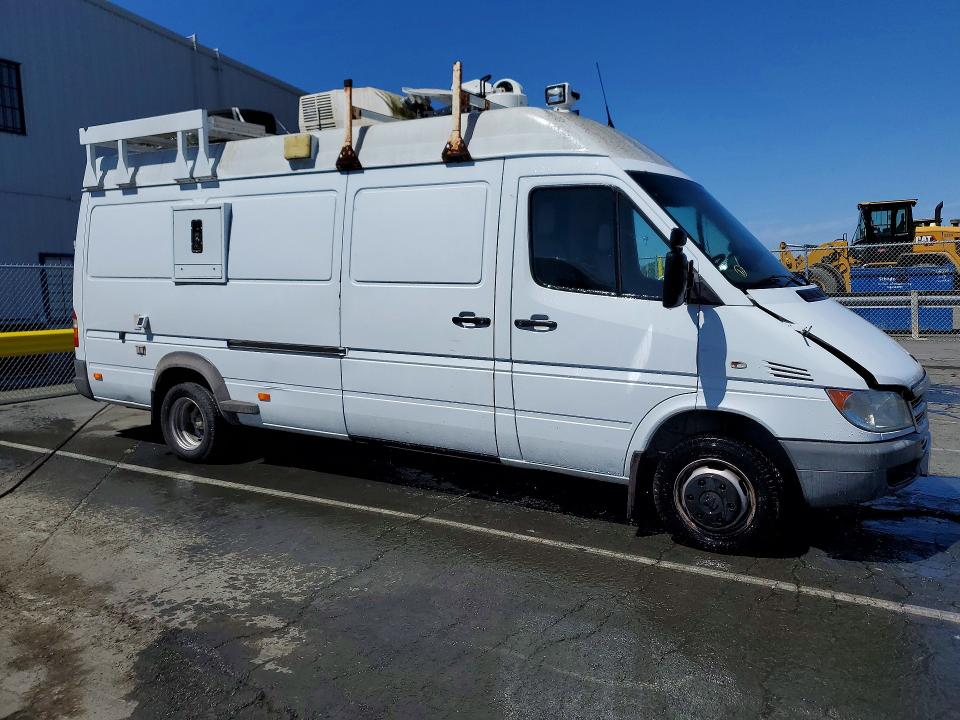 2006 Dodge Sprinter VIN WD0PD544365969355 COPART salvage auction — REAR END, CA - CERTIFICATE OF TITLE, sold $3,000 on 2026-07-21 (photo 4)