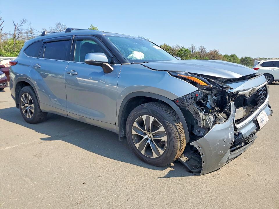 2021 Toyota VIN 5TDGZRBH7MS078242 COPART salvage auction — FRONT END, Pa - Certificate Of Salvage, sold $10,000 on 2026-07-13 (photo 4)