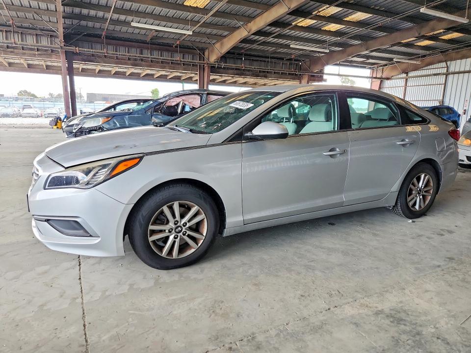 2017 Hyundai Sonata VIN 5NPE24AF7HH556671 COPART salvage auction — MINOR DENT/SCRATCHES, Ca - Dis/Dlr/Exp Only Clean Title, sold $1,600 on 2026-07-23 (photo 1)