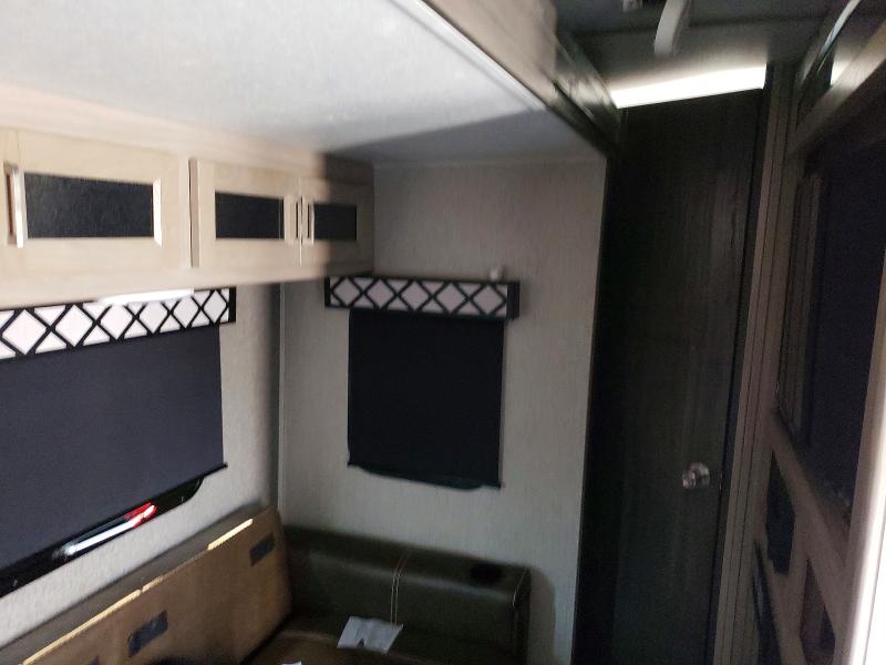 2020 Coach Freedom VIN 5ZT2FEXB9LW010022 COPART salvage auction — UNDERCARRIAGE, ON - PERMIT NO BRAND - UNFIT, sold $3,250 on 2026-07-28 (photo 8)