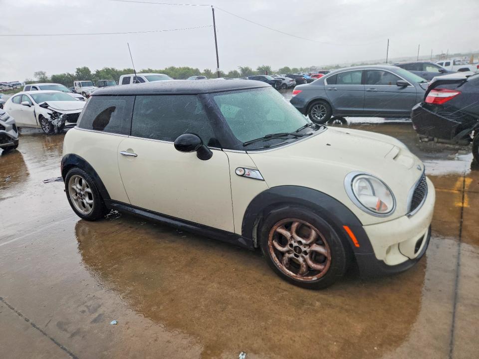 2013 Mini Cooper VIN WMWSV3C55DT389741 COPART salvage auction — NORMAL WEAR, Mt - Certificate Of Title, sold $175 on 2026-08-17 (photo 4)