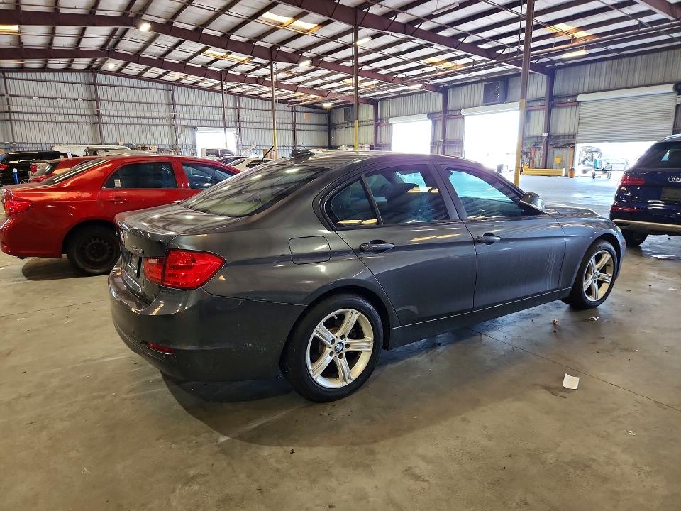 2015 BMW 3 series VIN WBA3B5C59FF961484 COPART salvage auction — ENGINE BURN, Fl - Cert Of Title Slvg Rebuildable, sold $275 on 2026-07-15 (photo 3)