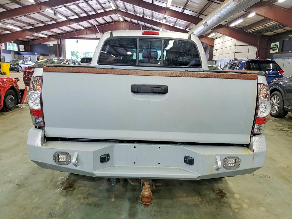 2011 Toyota Tacoma VIN 5TFLU4EN0BX018277 COPART salvage auction — MINOR DENT/SCRATCHES, MA - CERTIFICATE OF TITLE, sold $475 on 2026-07-23 (photo 6)