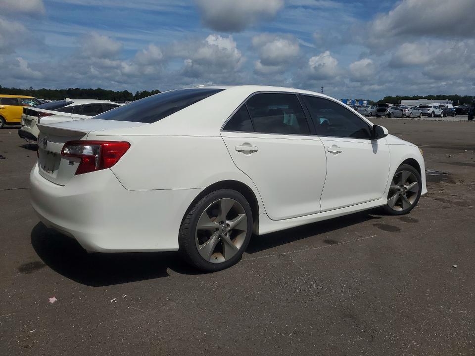 2014 Toyota Camry VIN 4T1BF1FK6EU740508 COPART salvage auction — VANDALISM, Fl - Cert Of Title Slvg Rebuildable, sold $3,200 on 2026-07-27 (photo 3)
