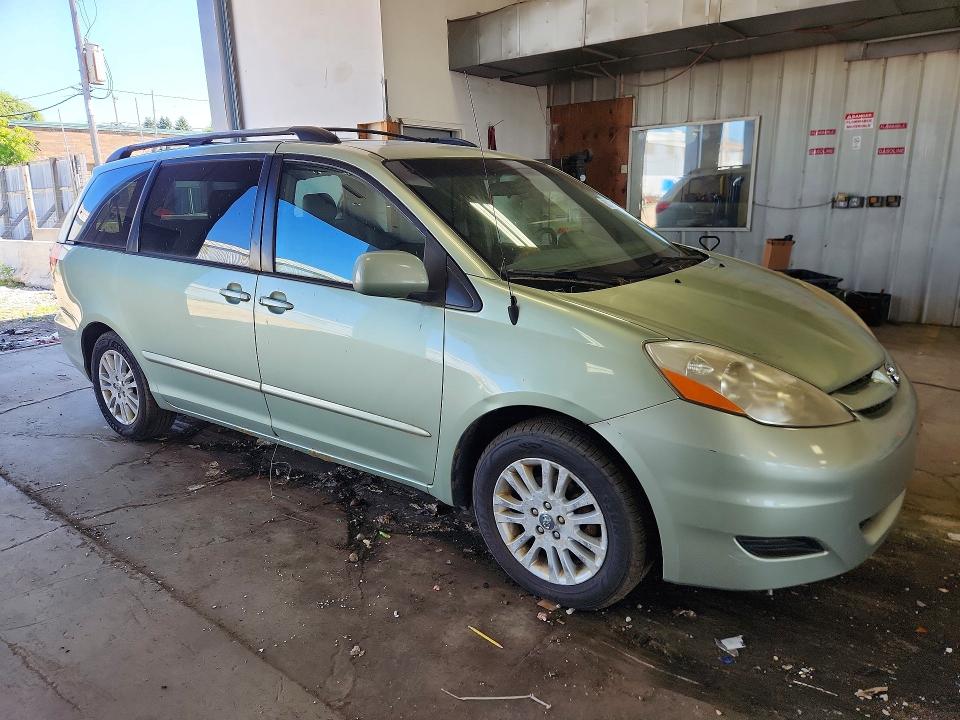 2008 Toyota Sienna VIN 5TDZK22C18S181414 COPART salvage auction — MINOR DENT/SCRATCHES, WI - CERTIFICATE OF TITLE, sold $800 on 2026-07-27 (photo 4)