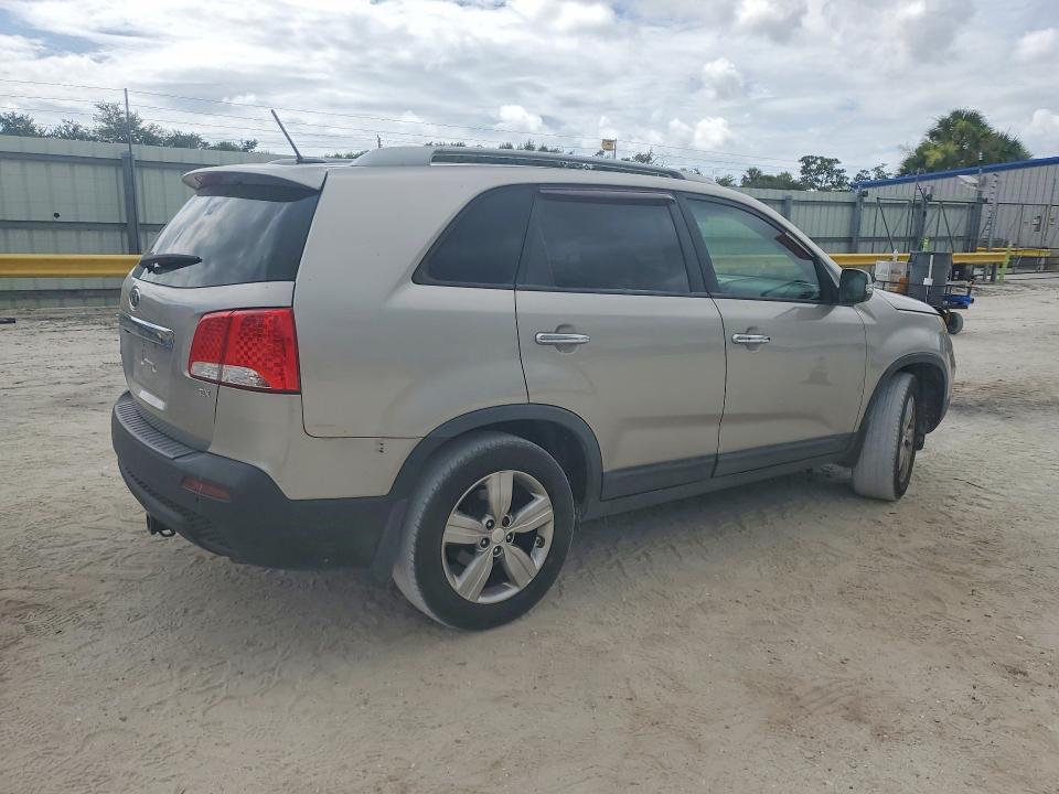 2013 Kia Sorento VIN 5XYKU4A65DG370156 COPART salvage auction — SIDE, Fl - Cert Of Title Slvg Rebuildable, sold $575 on 2026-07-15 (photo 3)