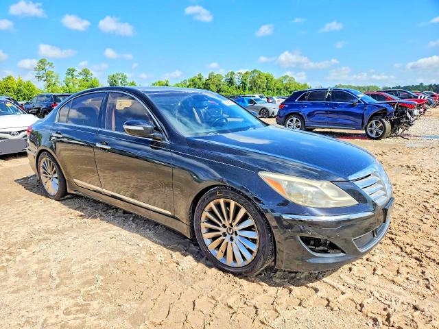 2013 Hyundai Genesis VIN KMHGC4DH0DU238034 COPART salvage auction — Burn Engine, TX - SALVAGE VEHICLE TITLE, sold $500 on 2026-07-24 (photo 4)