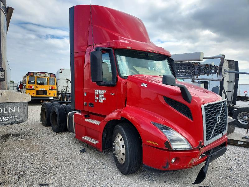 2020 Volvo Vnr VIN 4V4WC9EG0LN239670 — COPART salvage auction photo