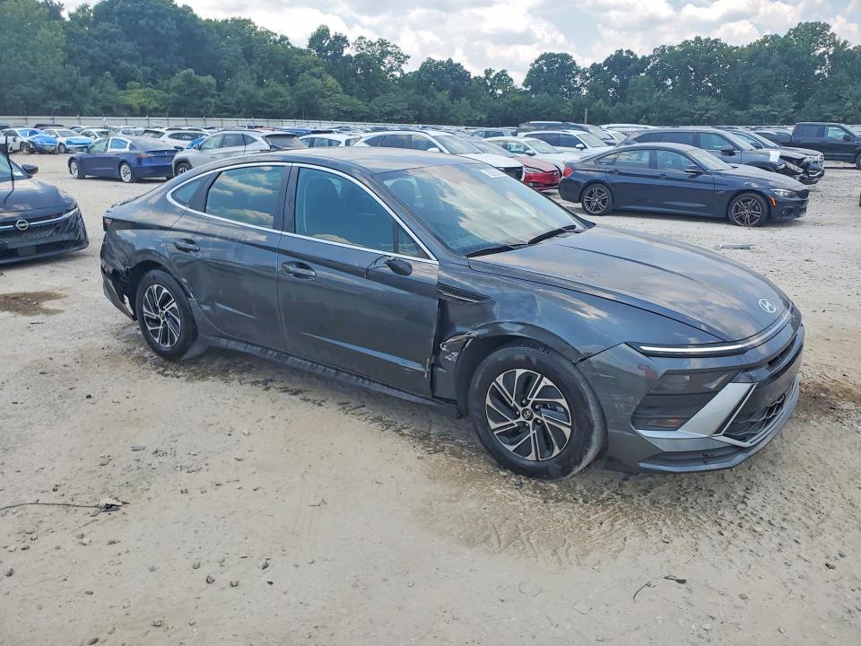 2026 Hyundai Sonata hybrid VIN KMHL24JJ6TA144538 COPART salvage auction — SIDE, FL - CERT OF TITLE SLVG REBUILDABLE, sold $11,500 on 2026-07-15 (photo 4)